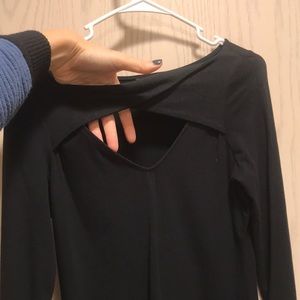 Guess shirt with a cutout at the front size M